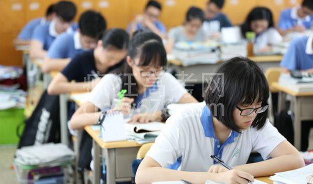 �߿���ѧ���⣬�е��⣬ѹ�����������һλ��ѧ��ʦ����������